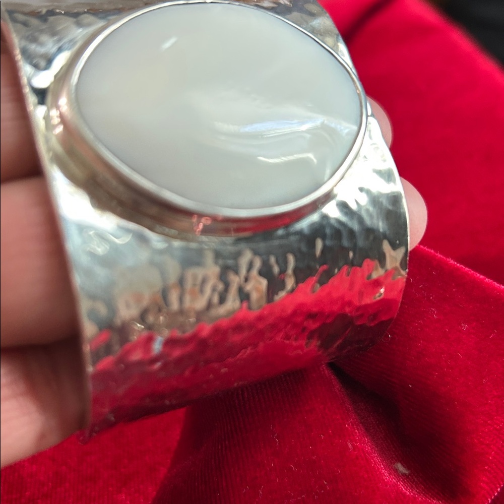 Vtg Hammered Sterling Silver Mother Of Pearl Wide Cuff Bracelet - Picture 2 of 10